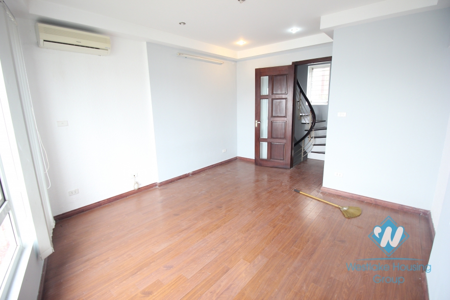 Small house face to the lake for rent  in Tay Ho Ha Noi